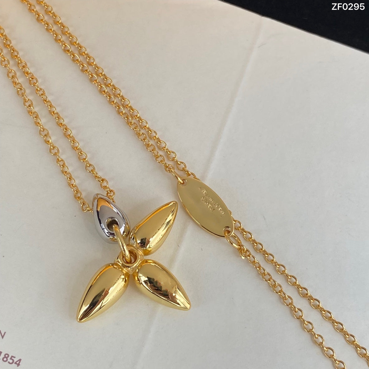 Mystic LOUISETTE PEDANT GOLD NECKLACE