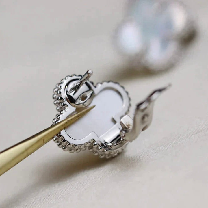 Mystic CLOVER MEDIUM 1 MOTIFS WHITE MOP EARRINGS SILVER