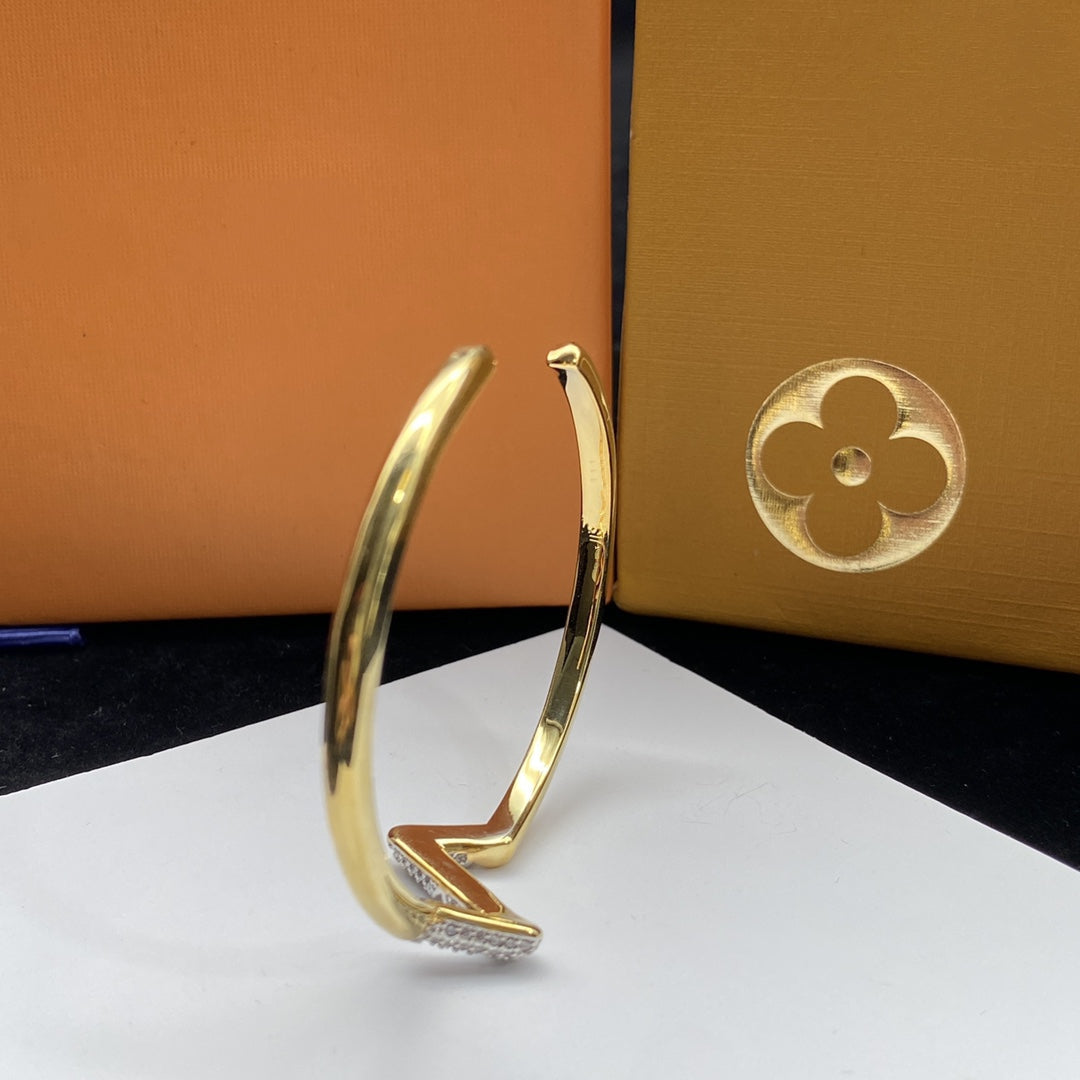 Mystic VOLTE UPSITE DOWN DIAMOND GOLD OPEN BRACELET