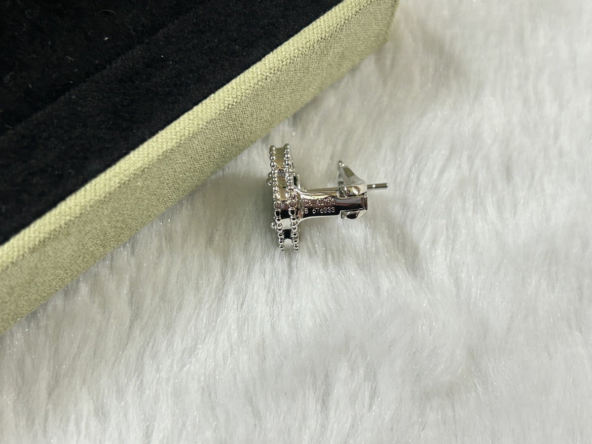 Mystic CLOVER PIETERSITE MEDIUM STUD EARRINGS