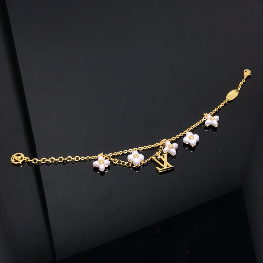 Mystic LOGO 6 MOTIF STAR AND SUN GOLD BRACELET