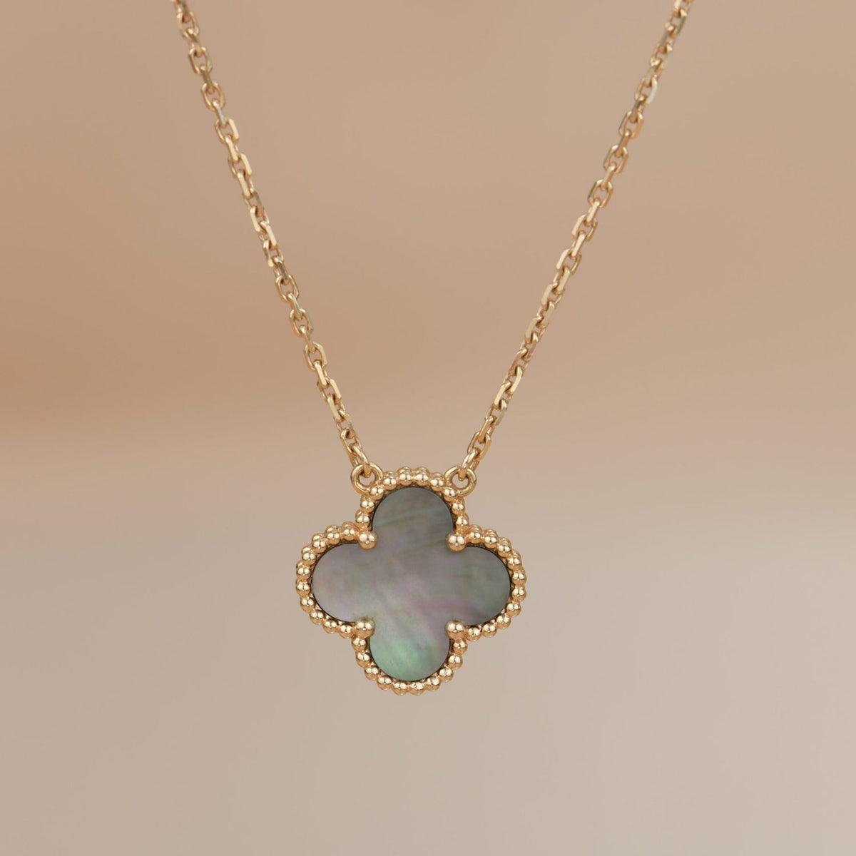 Mystic CLOVER 15MM GRAY MOTHER OF PEARL NECKLACE