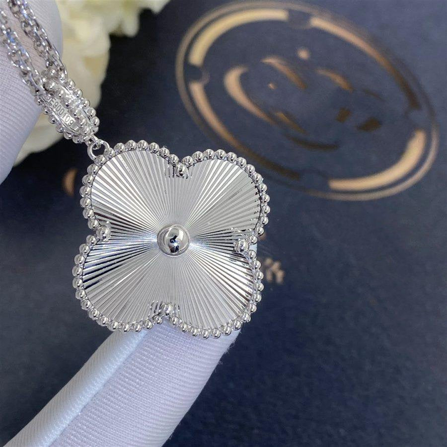 Mystic CLOVER 25MM SILVER BIG CLOVER NECKLACE
