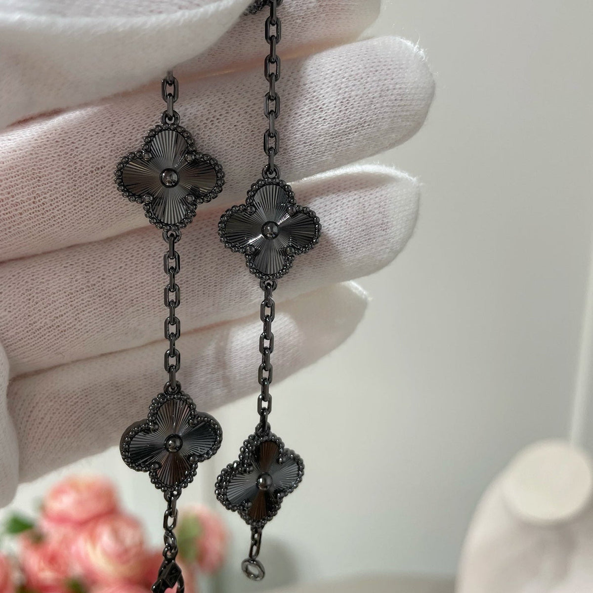 [Mystic ]New CLOVER 5 MOTIF BLACK BRACELET