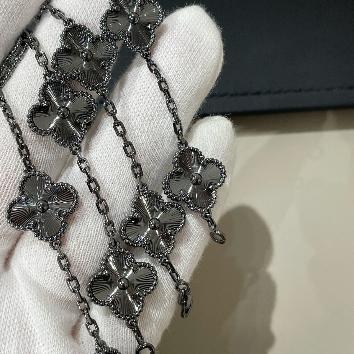 [Mystic ]New CLOVER 5 MOTIF BLACK BRACELET
