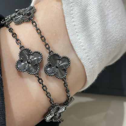 [Mystic ]New CLOVER 5 MOTIF BLACK BRACELET