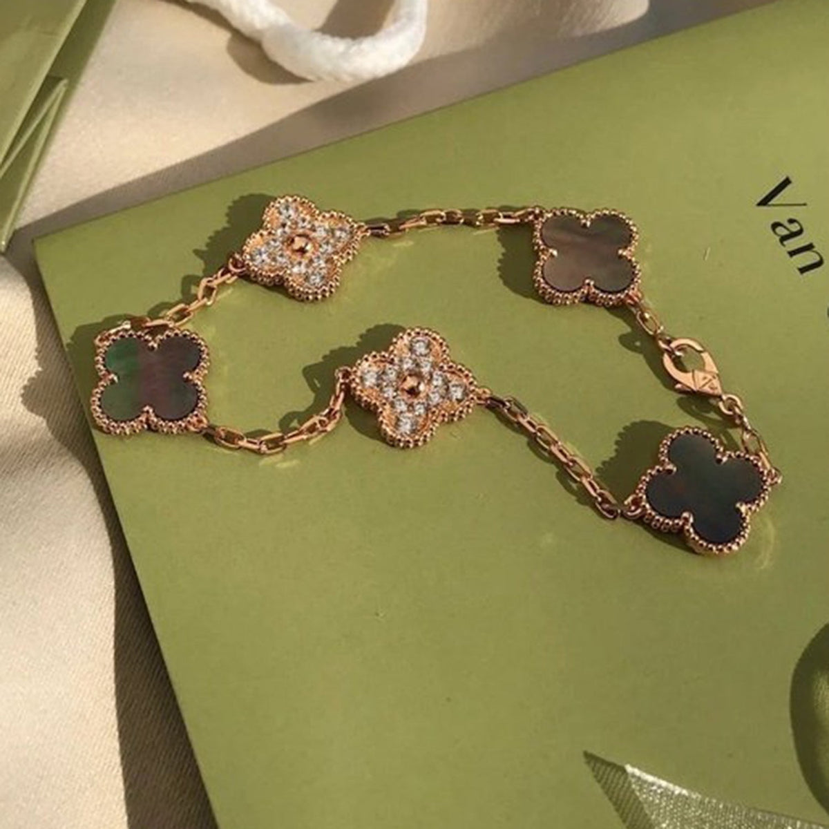 [Mystic ]New CLOVER 5 MOTIF GRAY MOP BRACELET COLLECTION
