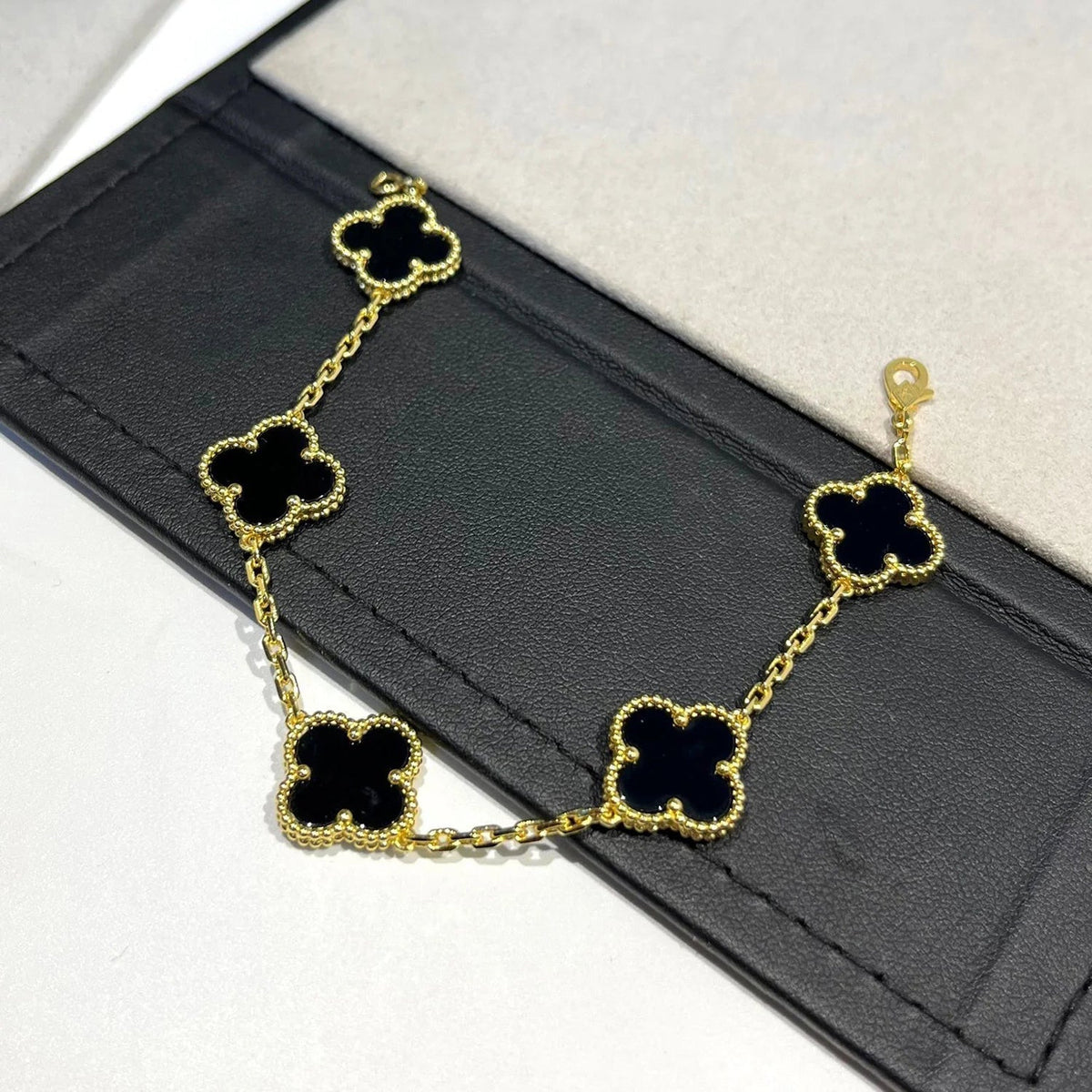 [Mystic ]New CLOVER 5 MOTIF ONYXS BRACELET COLLECTION