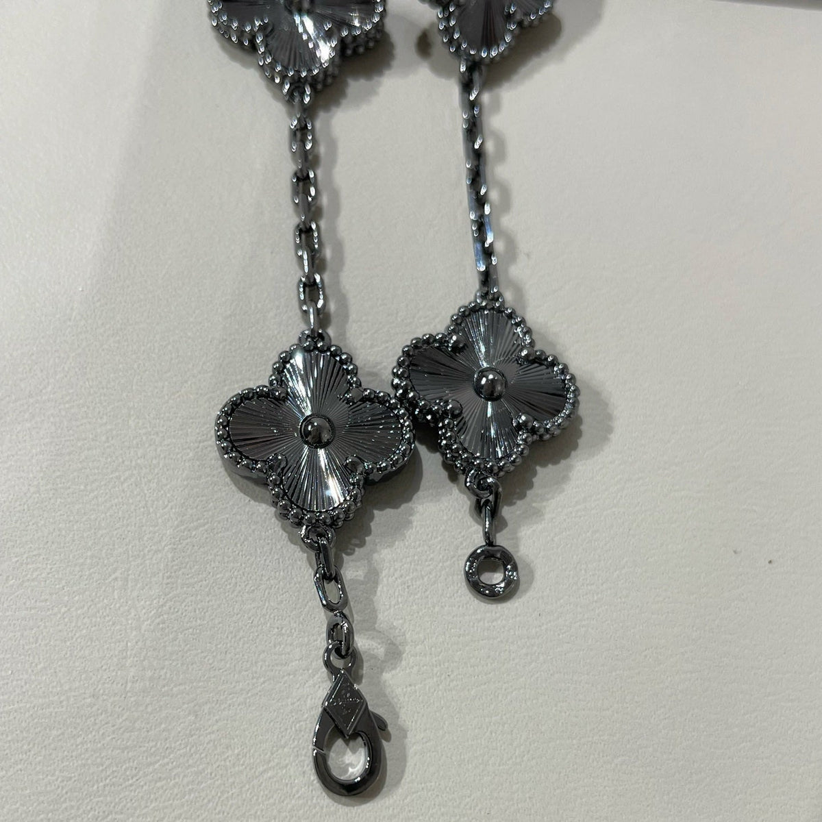 [Mystic ]New CLOVER 5 MOTIF BLACK BRACELET