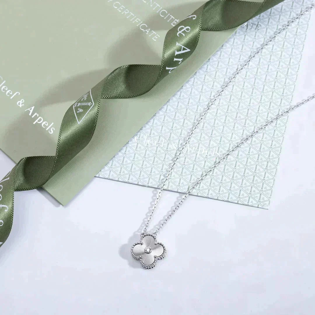 Mystic CLOVER  15MM DIAMOND LASER NECKLACE SILVER