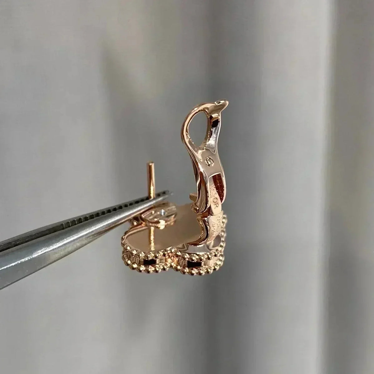 Mystic CLOVER MEDIUM 1 MOTIFS  PINK MOP DIAMOND EARRINGS