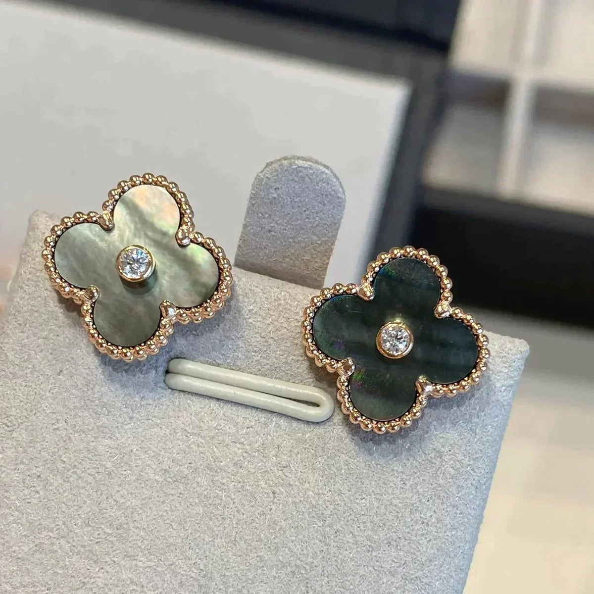 Mystic CLOVER MEDIUM 1 MOTIFS GRAY MOP  DIAMOND EARRINGS