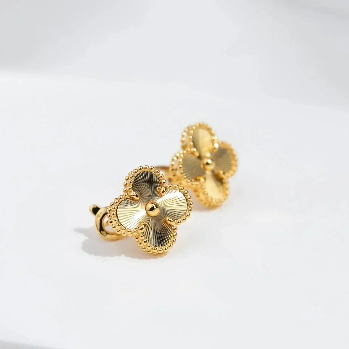 Mystic CLOVER MEDIUM 1 MOTIFS LASER EARRINGS
