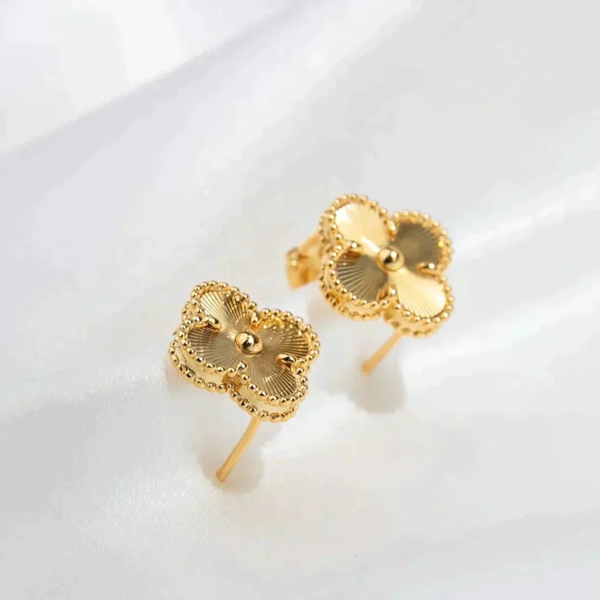Mystic CLOVER MEDIUM 1 MOTIFS LASER EARRINGS