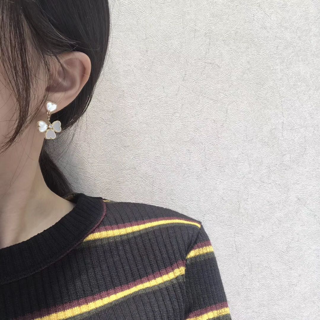Mystic CLOVER SWEET WHITE MOP EARRINGS