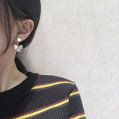 Mystic CLOVER SWEET WHITE MOP EARRINGS