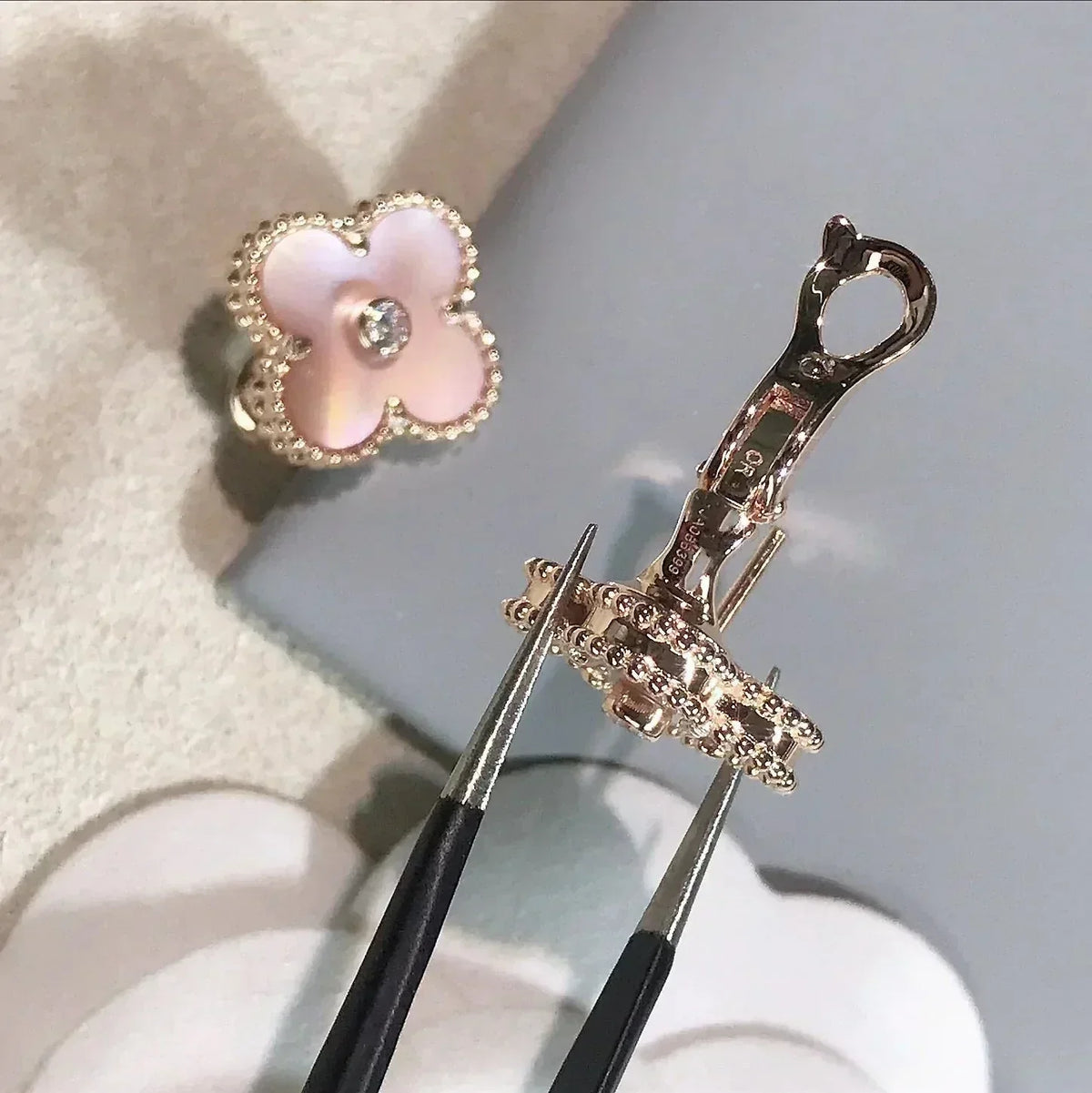 Mystic CLOVER MEDIUM 1 MOTIFS  PINK MOP DIAMOND EARRINGS