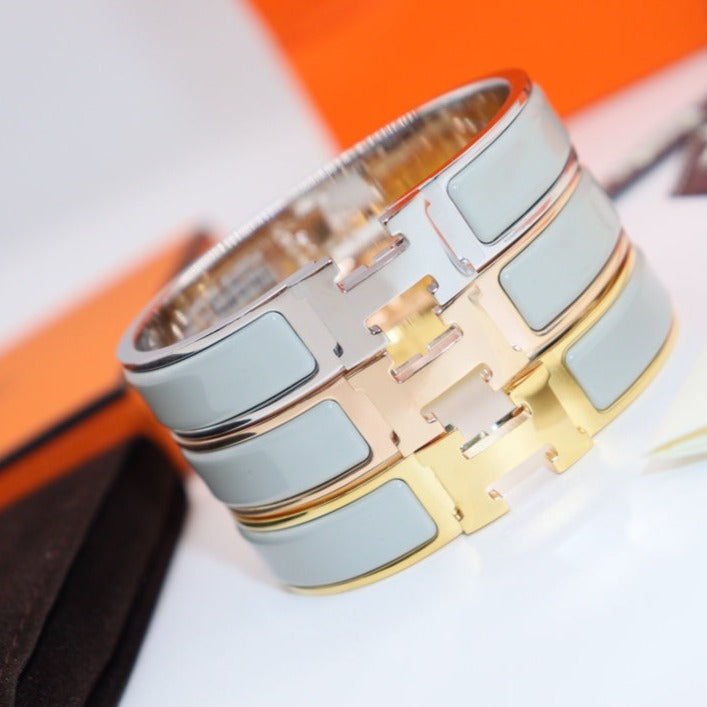 Mystic H LIGHT BLUE BRACELET
