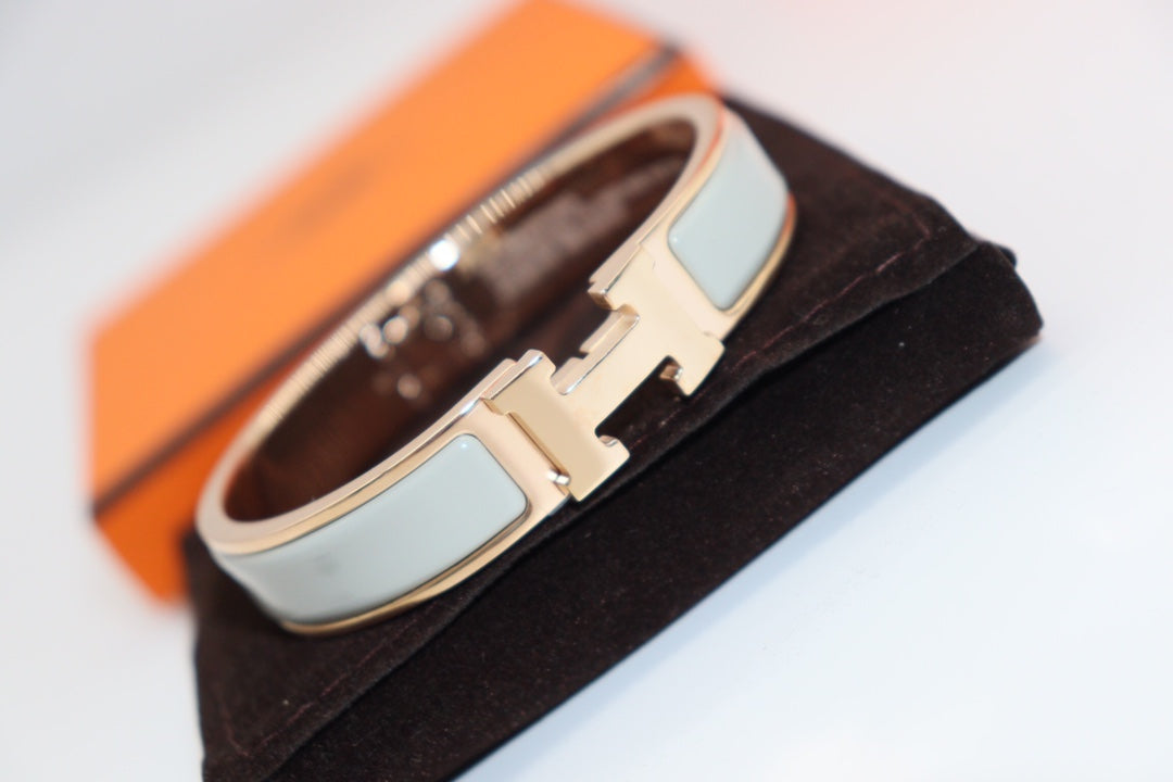 Mystic H LIGHT BLUE BRACELET