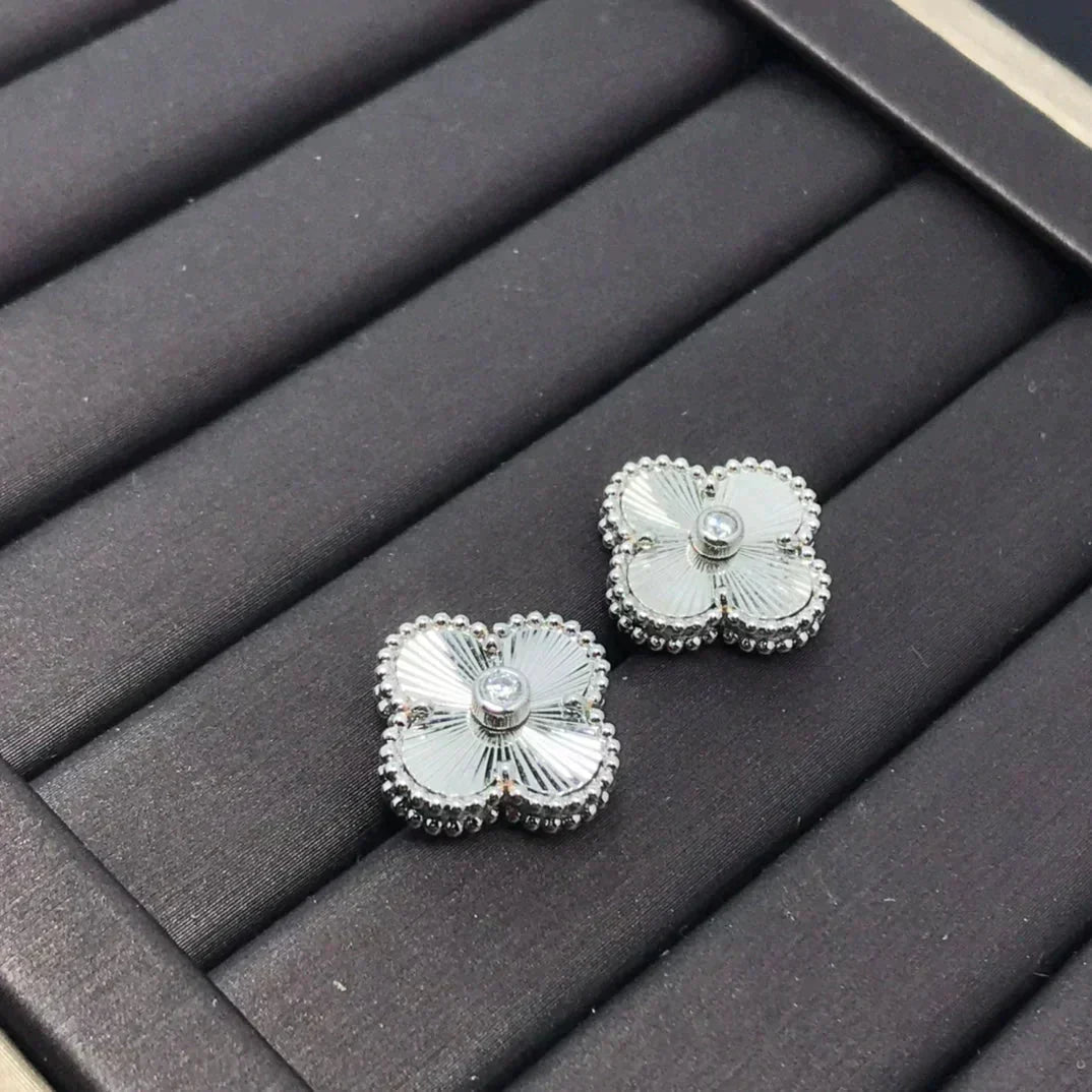 Mystic CLOVER MINI 9.5MM LASER EARRINGS