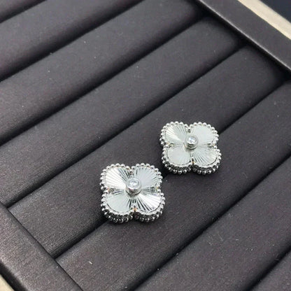 Mystic CLOVER MINI 9.5MM LASER EARRINGS