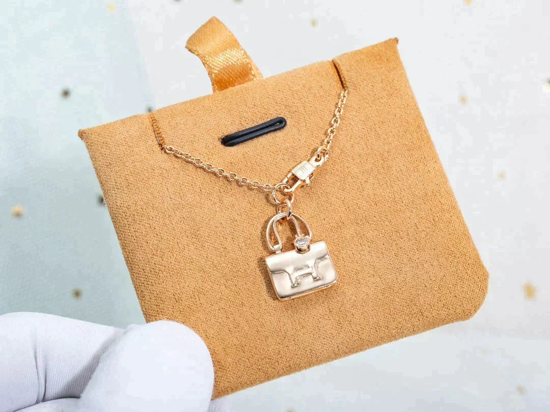 Mystic AMULETTE PEDANT ROSE GOLD NECKLACE
