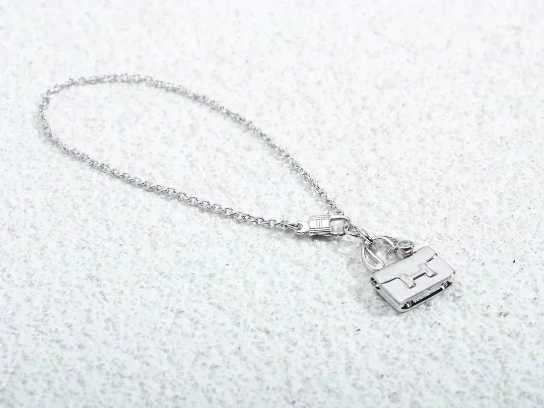 Mystic AMULETTE PEDANT SILVER NECKLACE