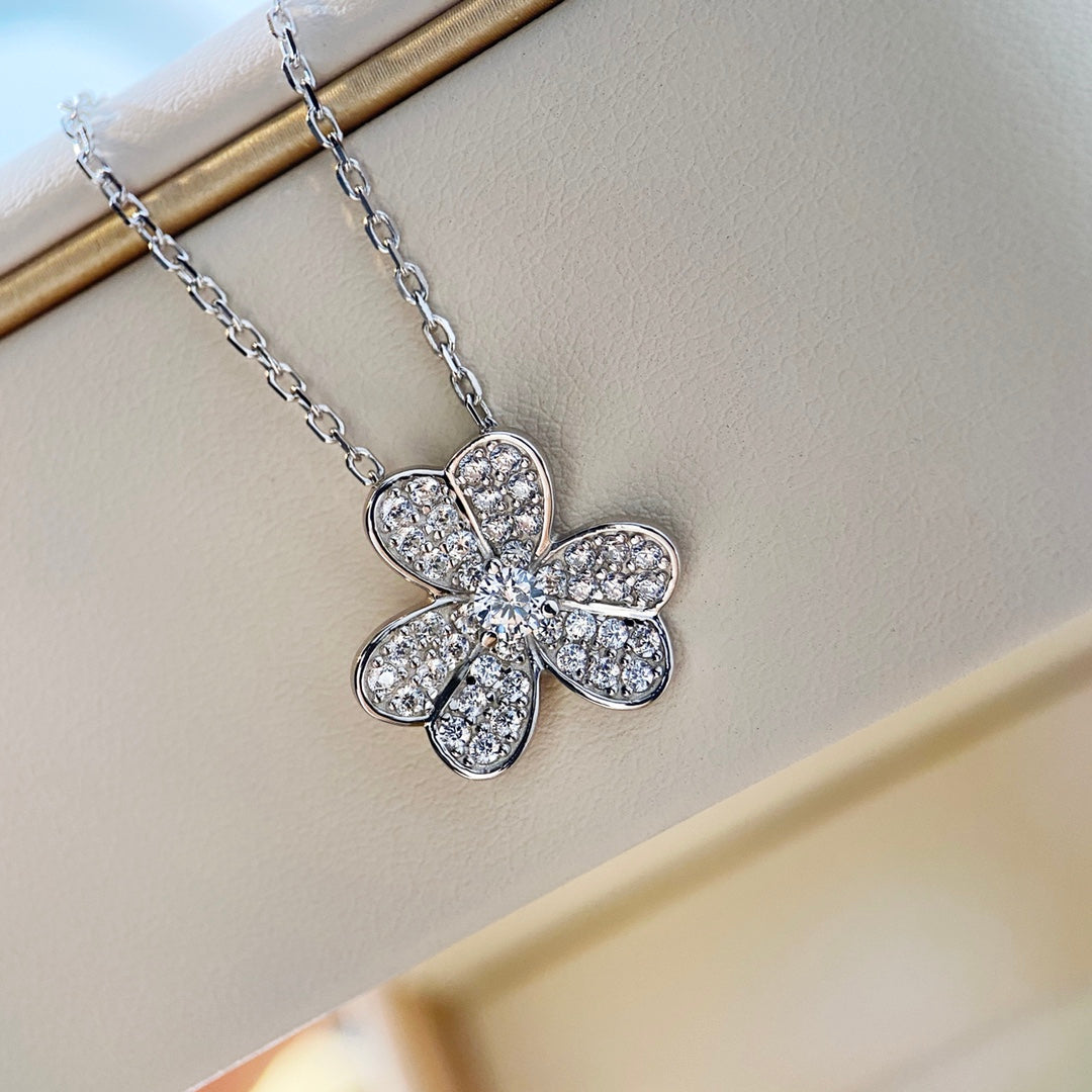Mystic CLOVER DIAMOND NECKLACE SILVER
