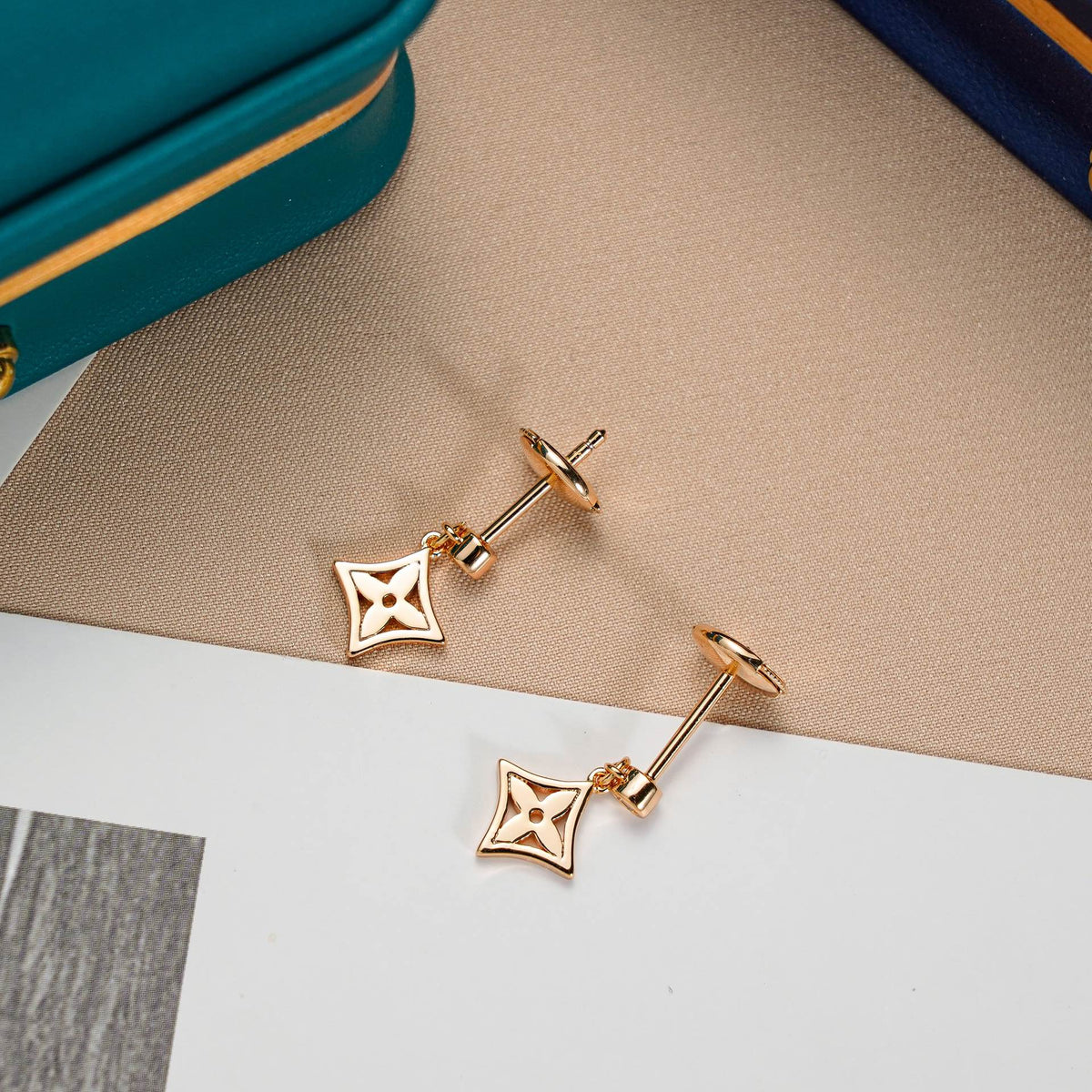 Mystic STAR EARRINGS GOLD