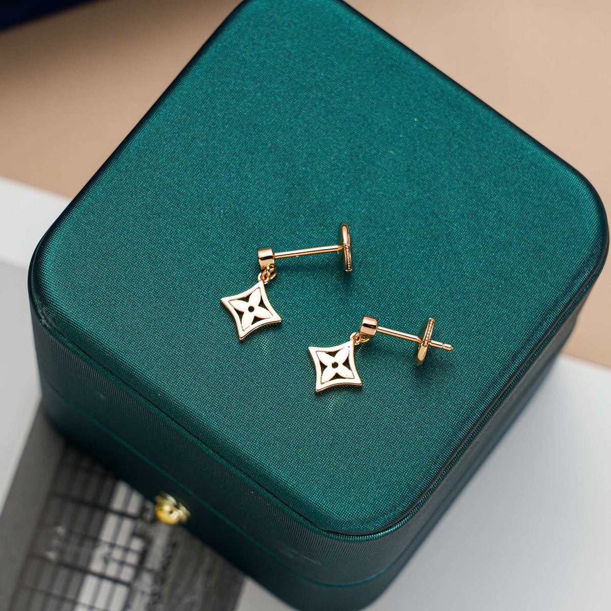 Mystic STAR EARRINGS GOLD