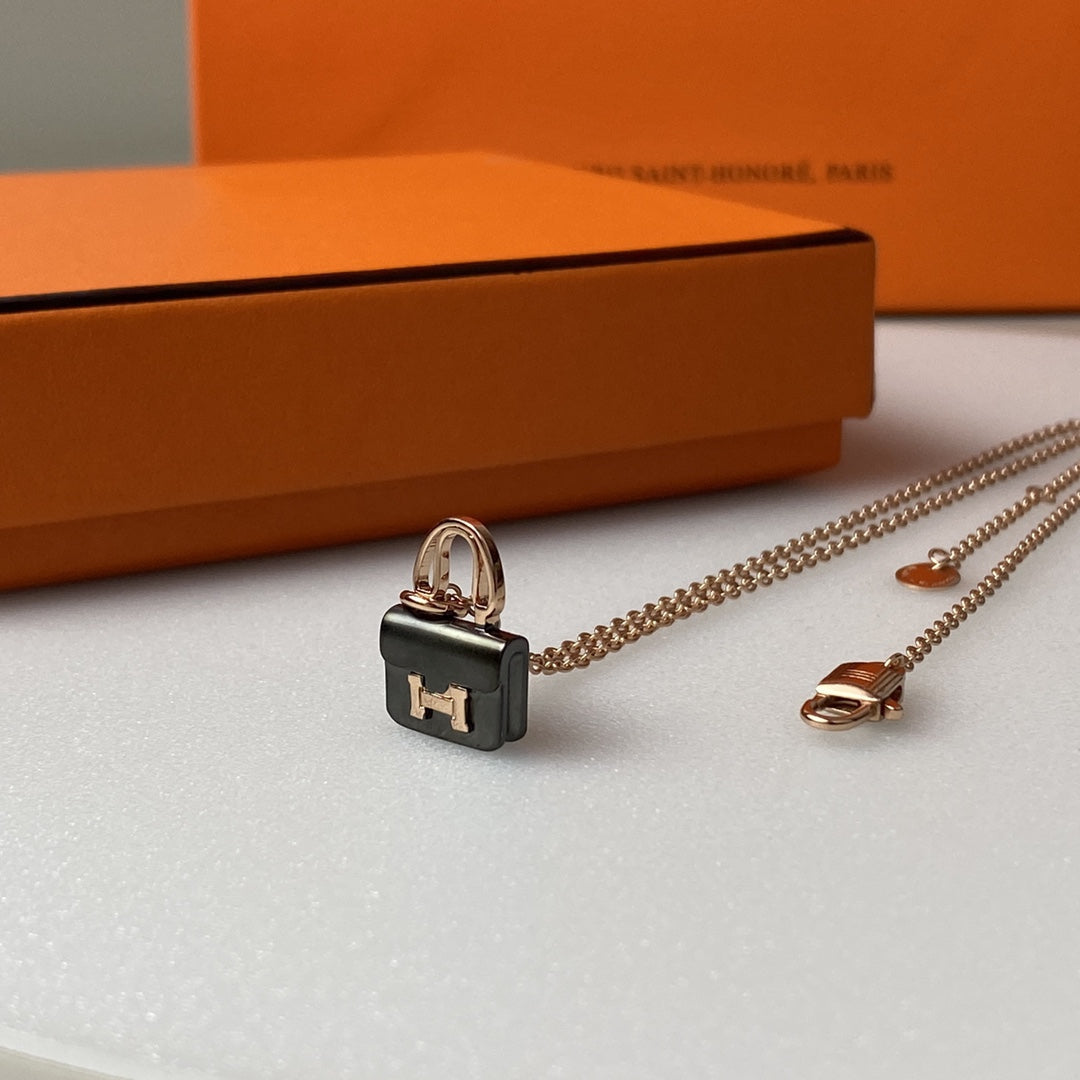 Mystic CONSTANCE BLACK PEDANT PINK GOLD NECKLACE