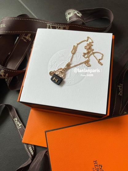 Mystic CONSTANCE BLACK PEDANT PINK GOLD NECKLACE