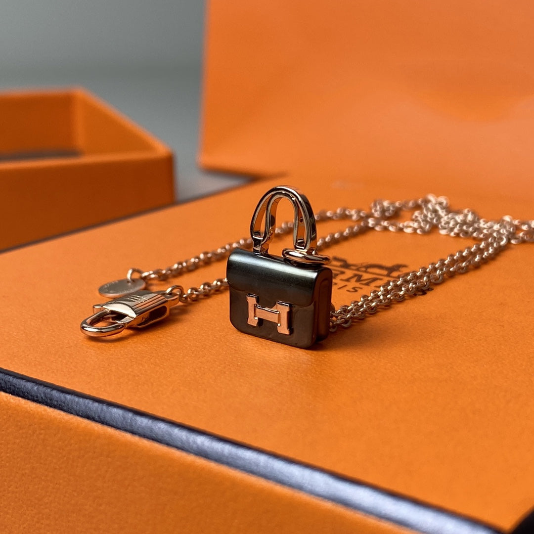 Mystic CONSTANCE BLACK PEDANT PINK GOLD NECKLACE