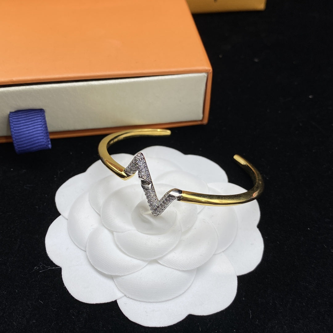 Mystic VOLTE UPSITE DOWN DIAMOND GOLD OPEN BRACELET