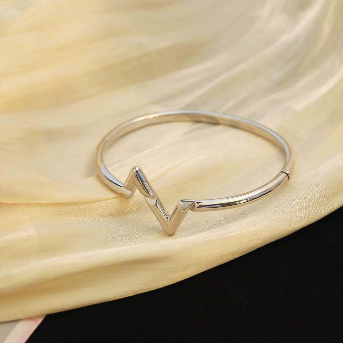 Mystic VOLTE UPSITE DOWN BRACELET