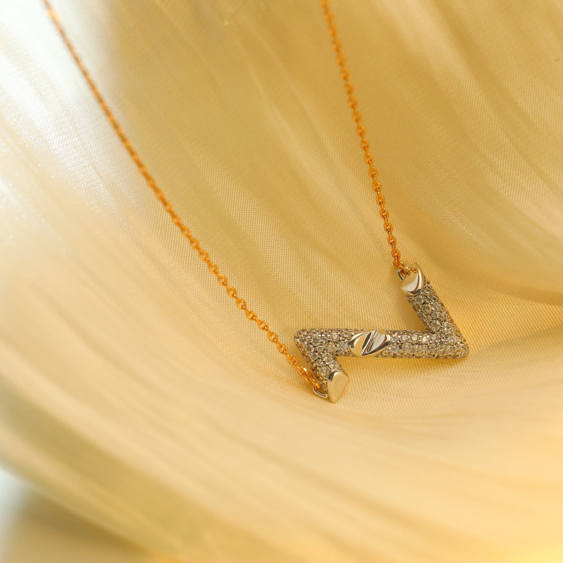 Mystic VOLT SILVER DIAMOND PEDANT NECKLACE