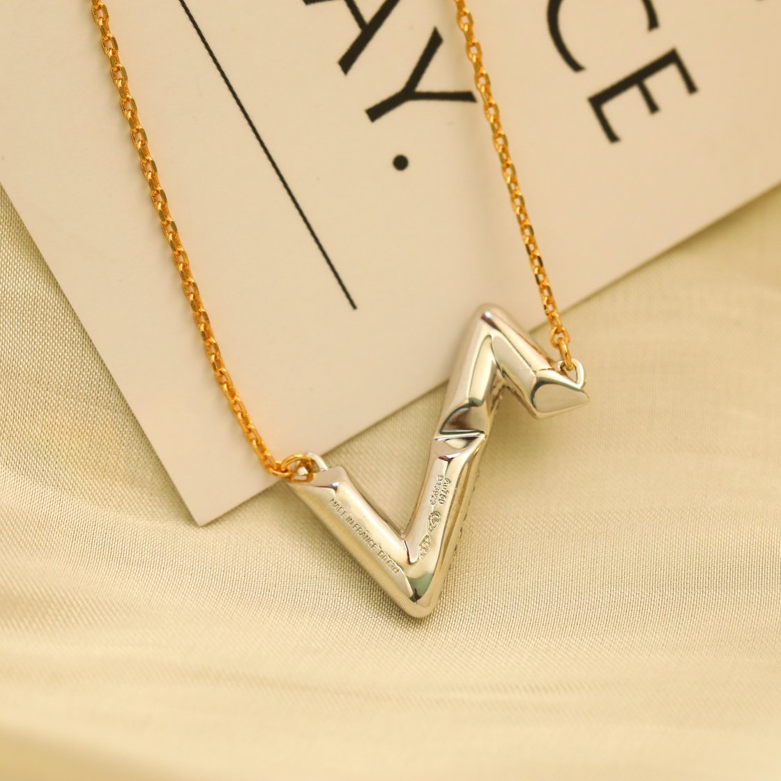 Mystic VOLT SILVER DIAMOND PEDANT NECKLACE