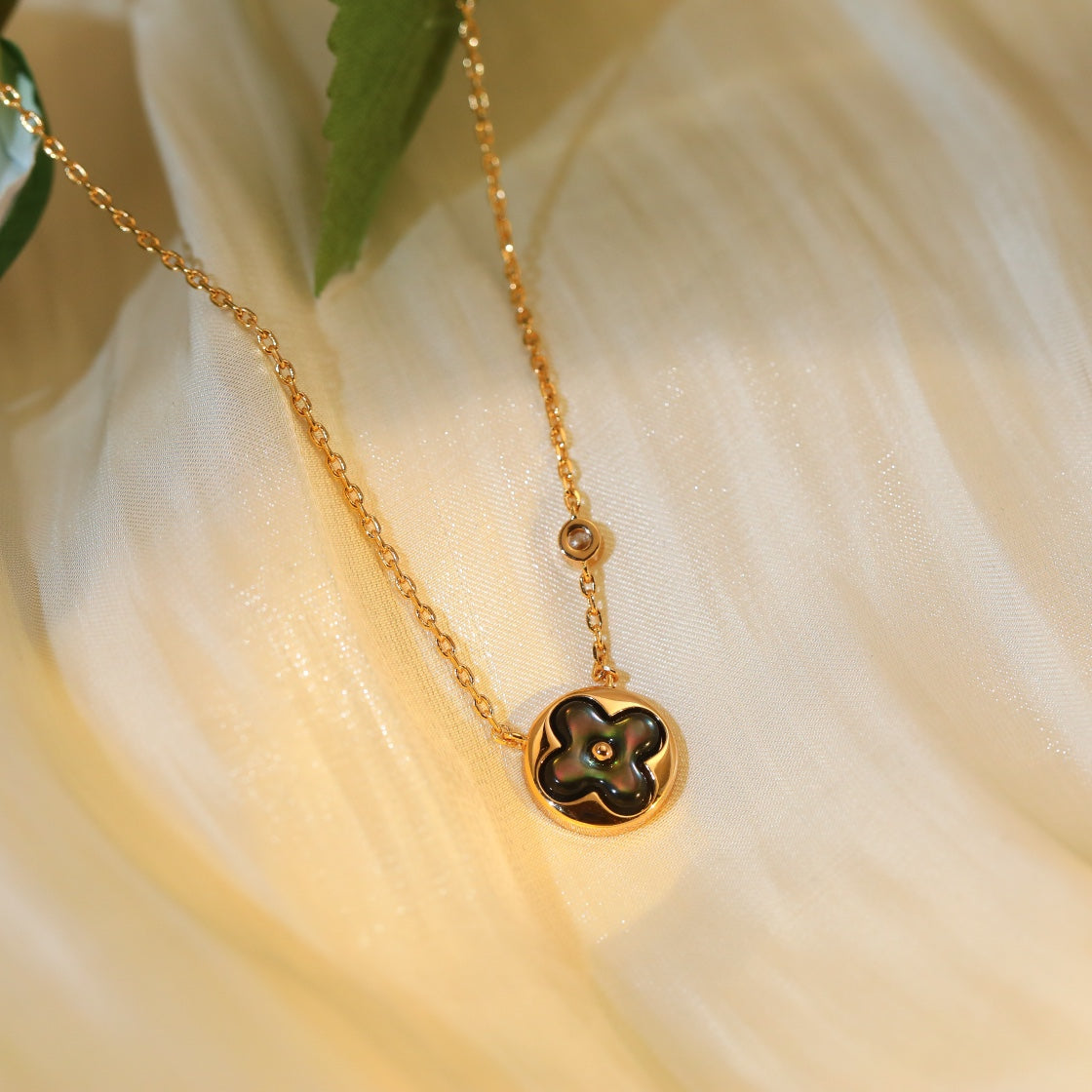 Mystic SUN PEDANT PINK GOLD 1 DIAMOND NECKLACE