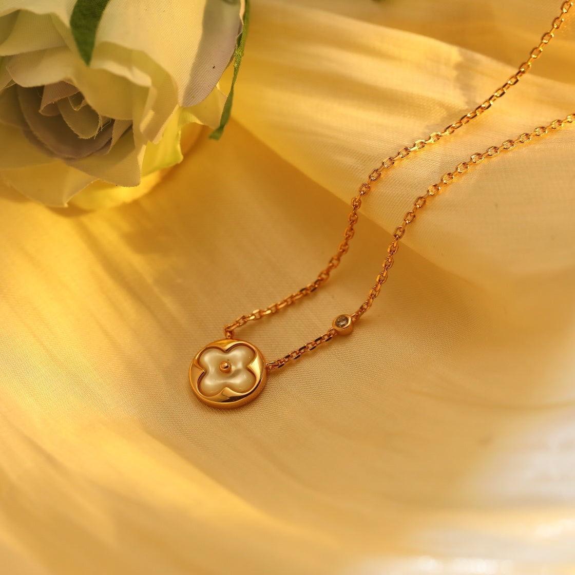 Mystic SUN PEDANT PINK GOLD 1 DIAMOND NECKLACE