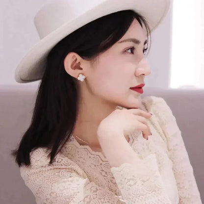 Mystic CLOVER MEDIUM 1 MOTIFS  WHITE MOP STUD EARRINGS