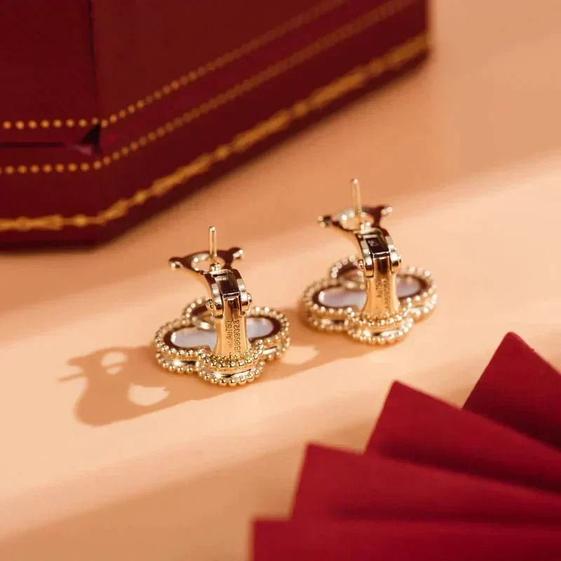 Mystic CLOVER MEDIUM 1 MOTIFS  WHITE MOP STUD EARRINGS