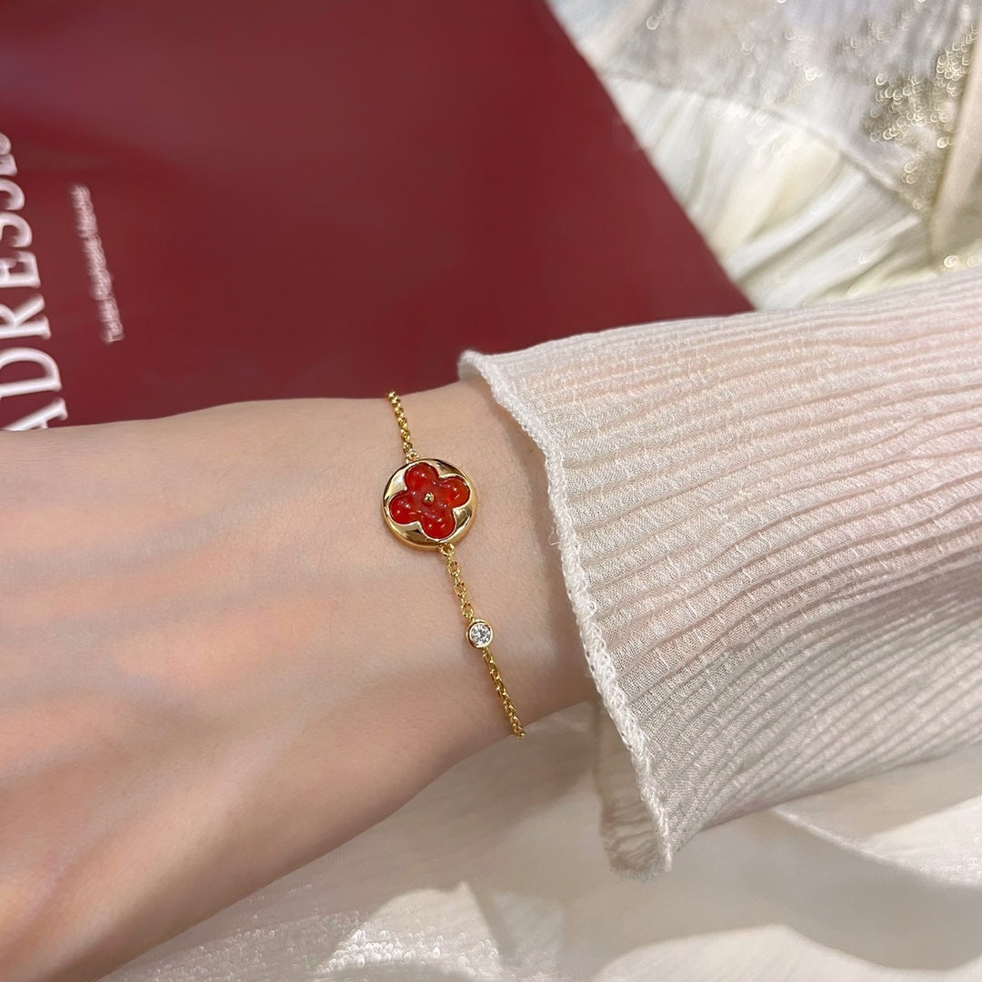 Mystic SUN PEDANT CARNELIAN BRACELET