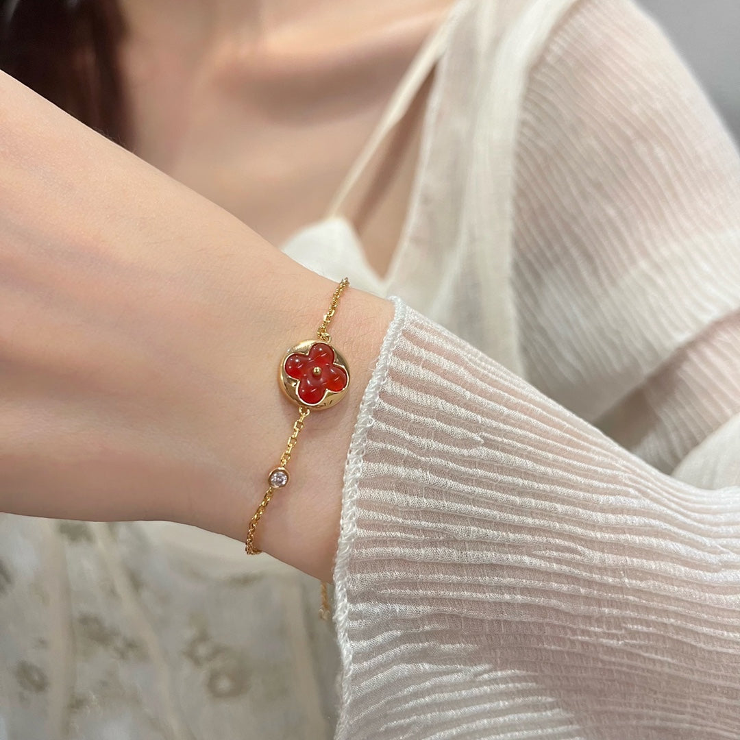 Mystic SUN PEDANT CARNELIAN BRACELET