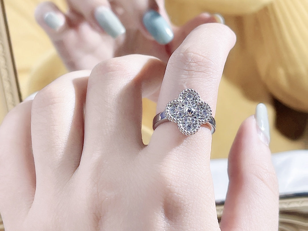 Mystic CLOVER DIAMOND RING