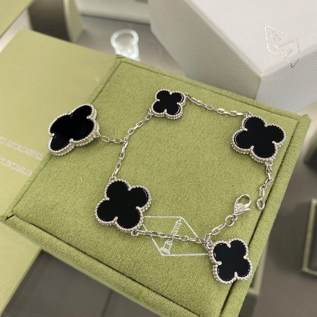 Mystic CLOVER 5 MOTIFS SIVLER ONYX BRACELET