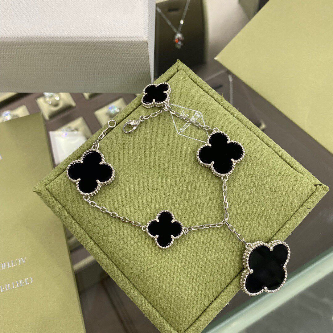 Mystic CLOVER 5 MOTIFS SIVLER ONYX BRACELET