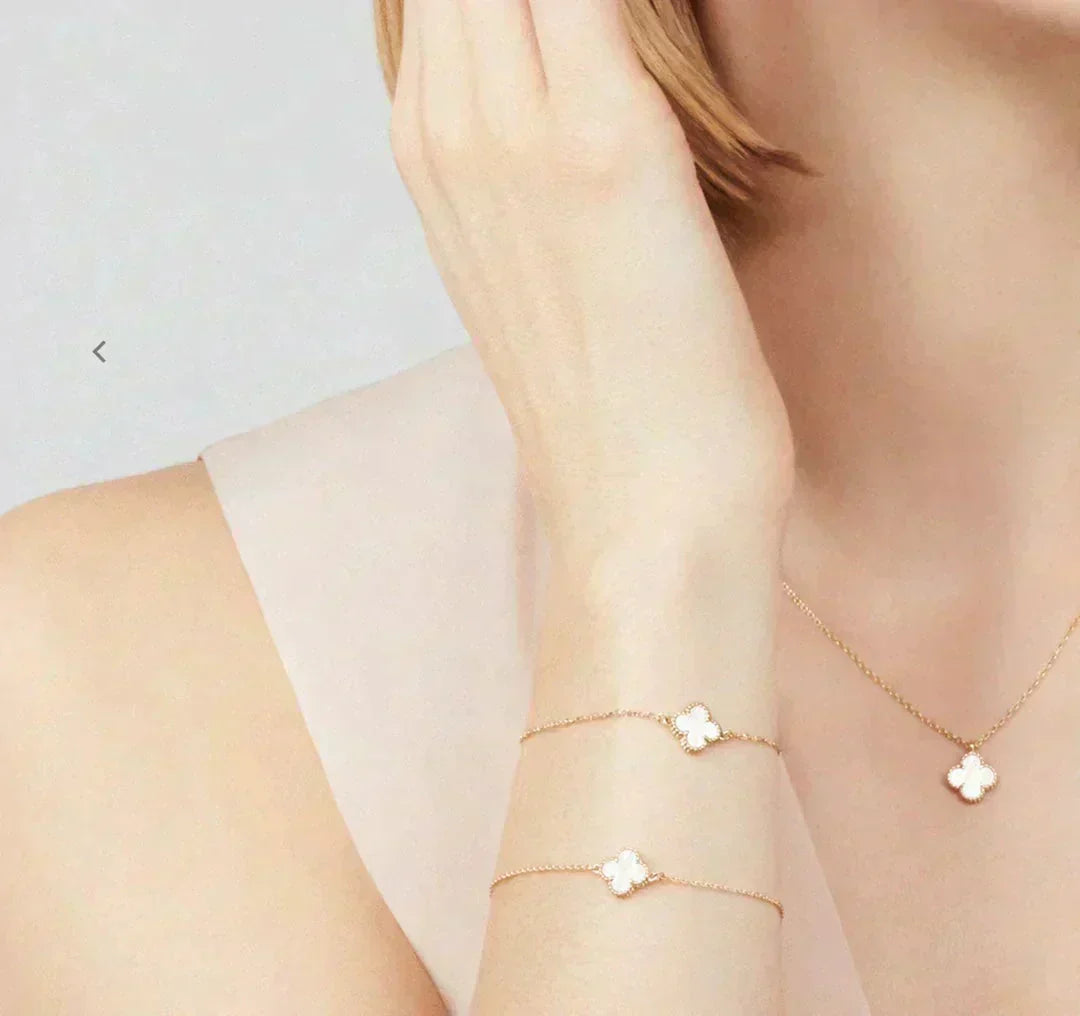 Mystic CLOVER MINI 9.5MM WHITE MOTHER-OF-PEARL NECKLACE