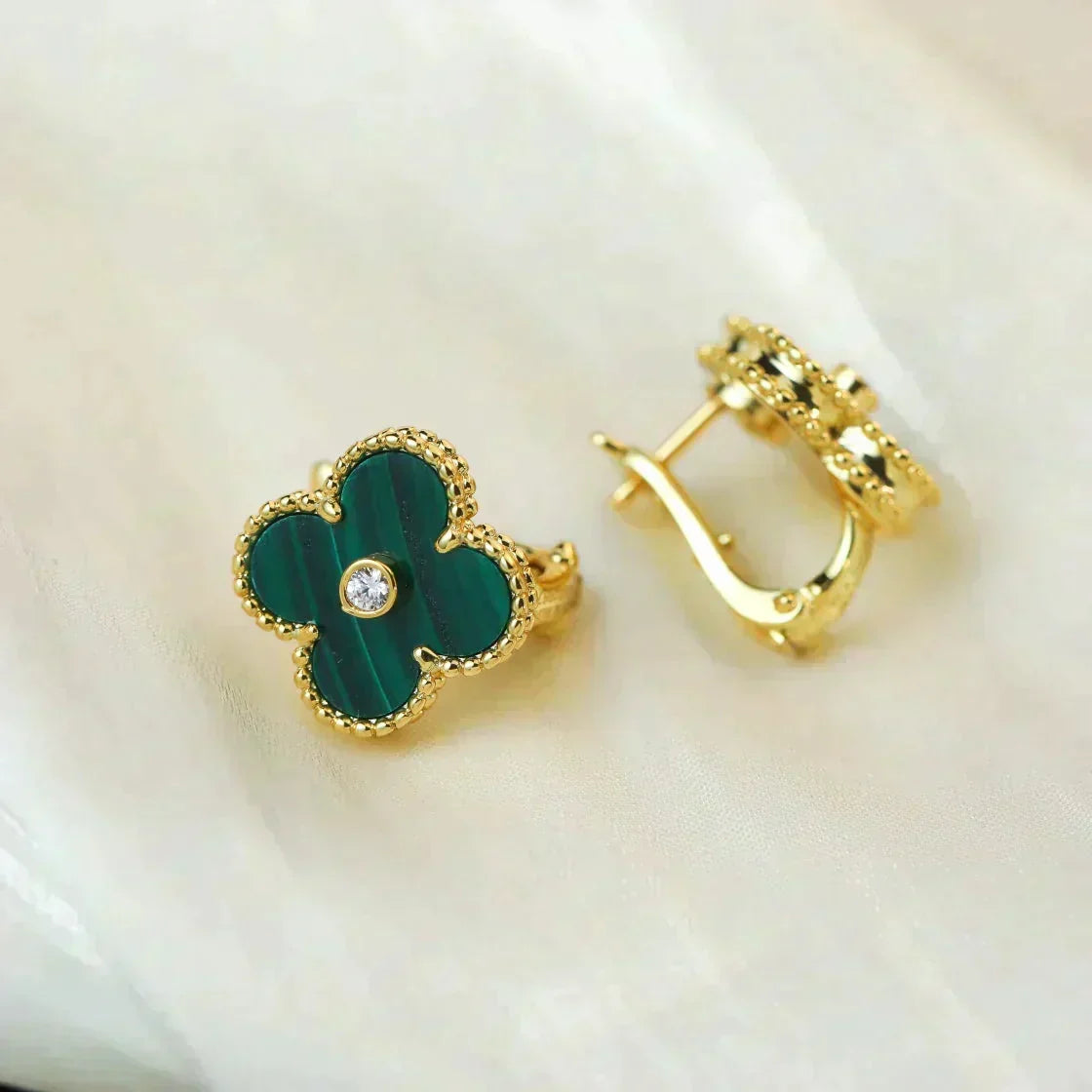 Mystic CLOVER MEDIUM 1 MOTIFS MALACHITE DIAMOND EARRINGS