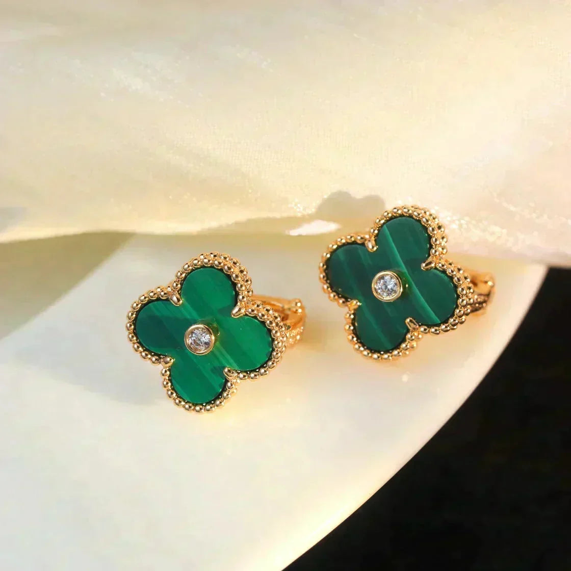 Mystic CLOVER MEDIUM 1 MOTIFS MALACHITE DIAMOND EARRINGS