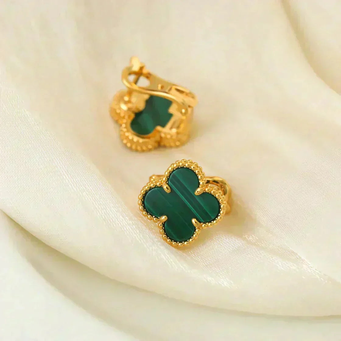 Mystic CLOVER MEDIUM 1 MOTIFS MALACHITE  EARRINGS